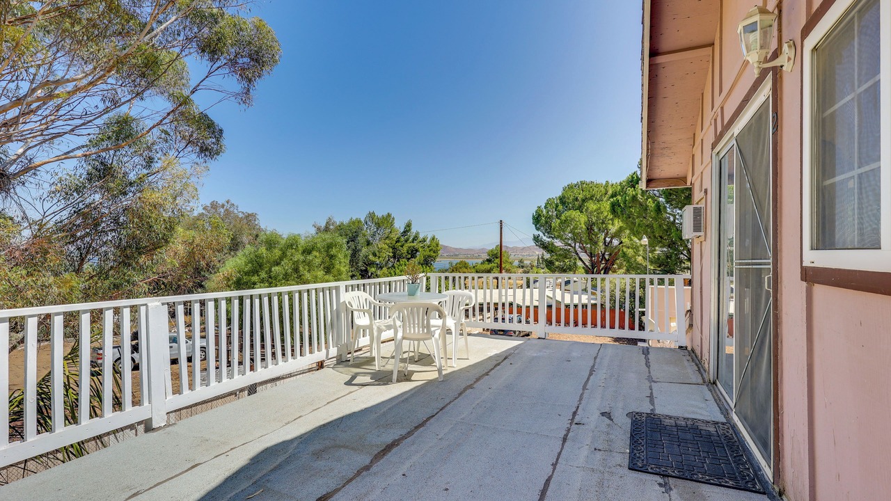 Photo of Patio Balcony in Lakeland Village