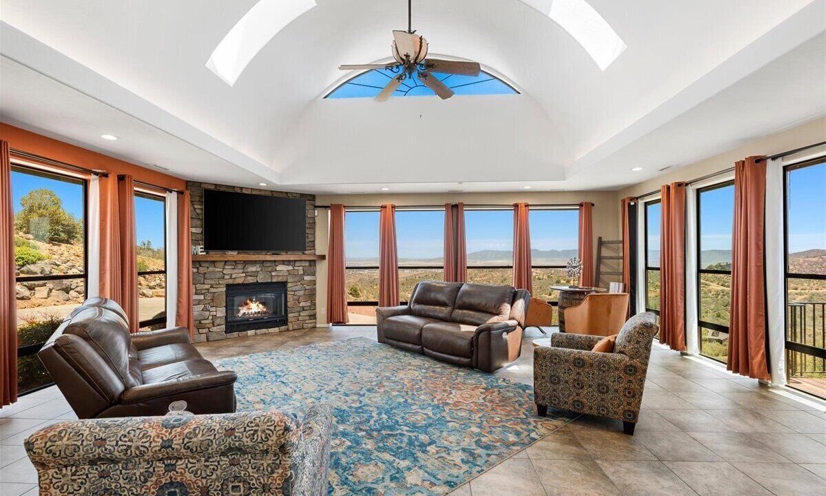 Photo of Livingroom in Lynx Mountain View Estates
