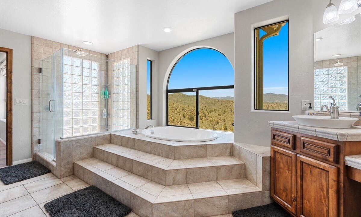 Photo of Bathroom in Lynx Mountain View Estates