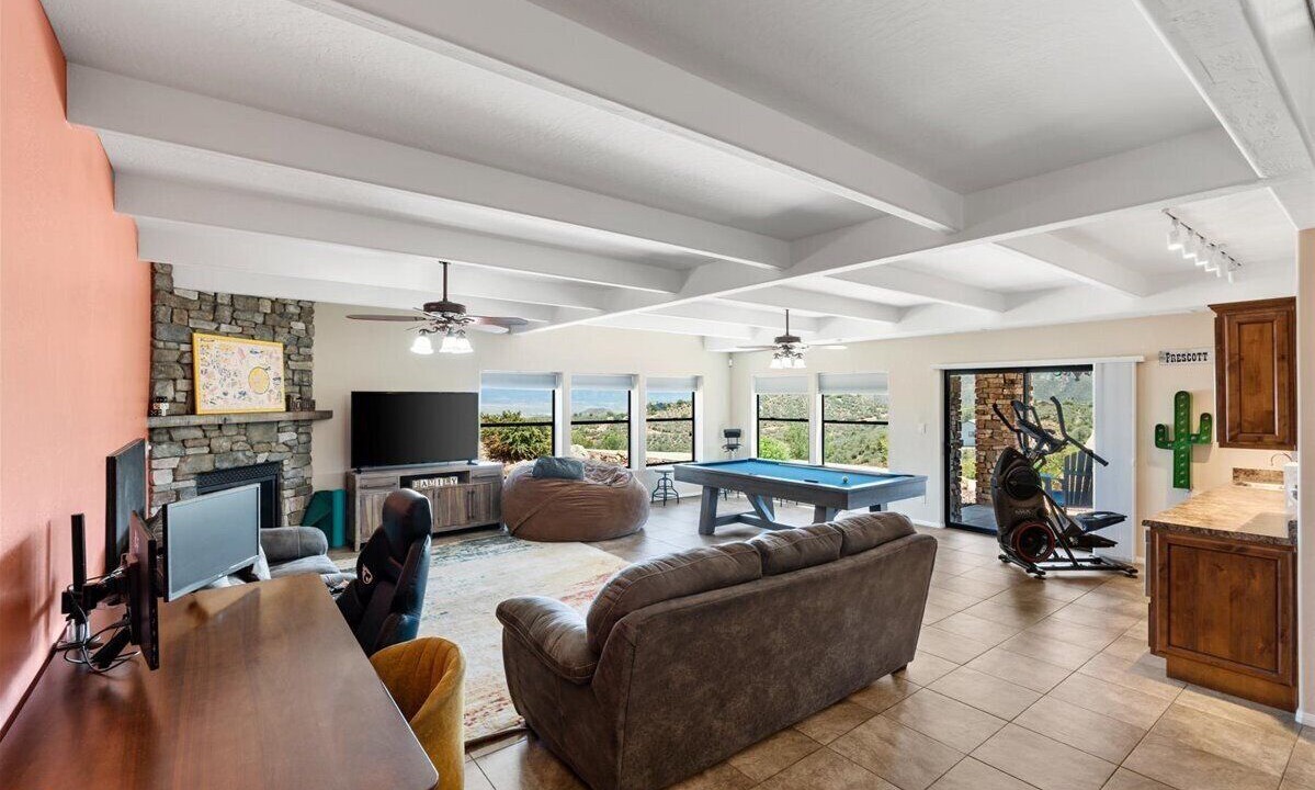 Photo of Livingroom in Lynx Mountain View Estates