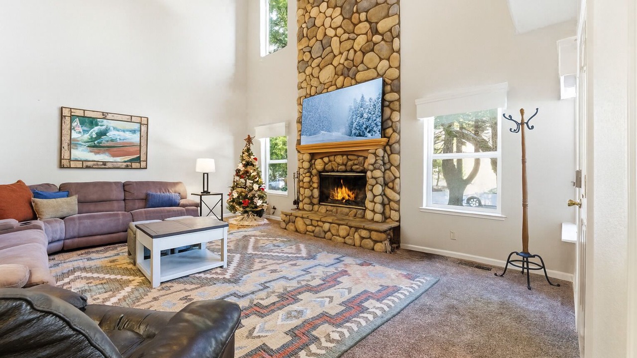 Photo of Livingroom in Shaver Lake