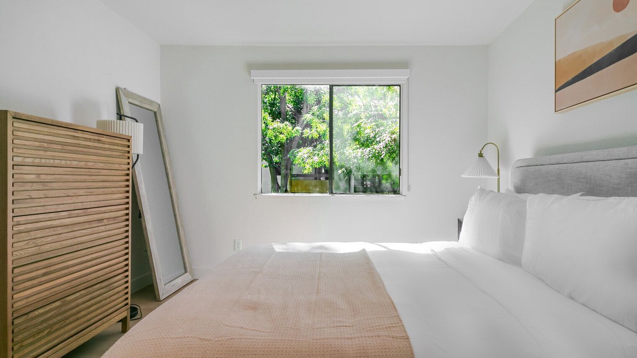 Photo of Bedroom in Shoreline West