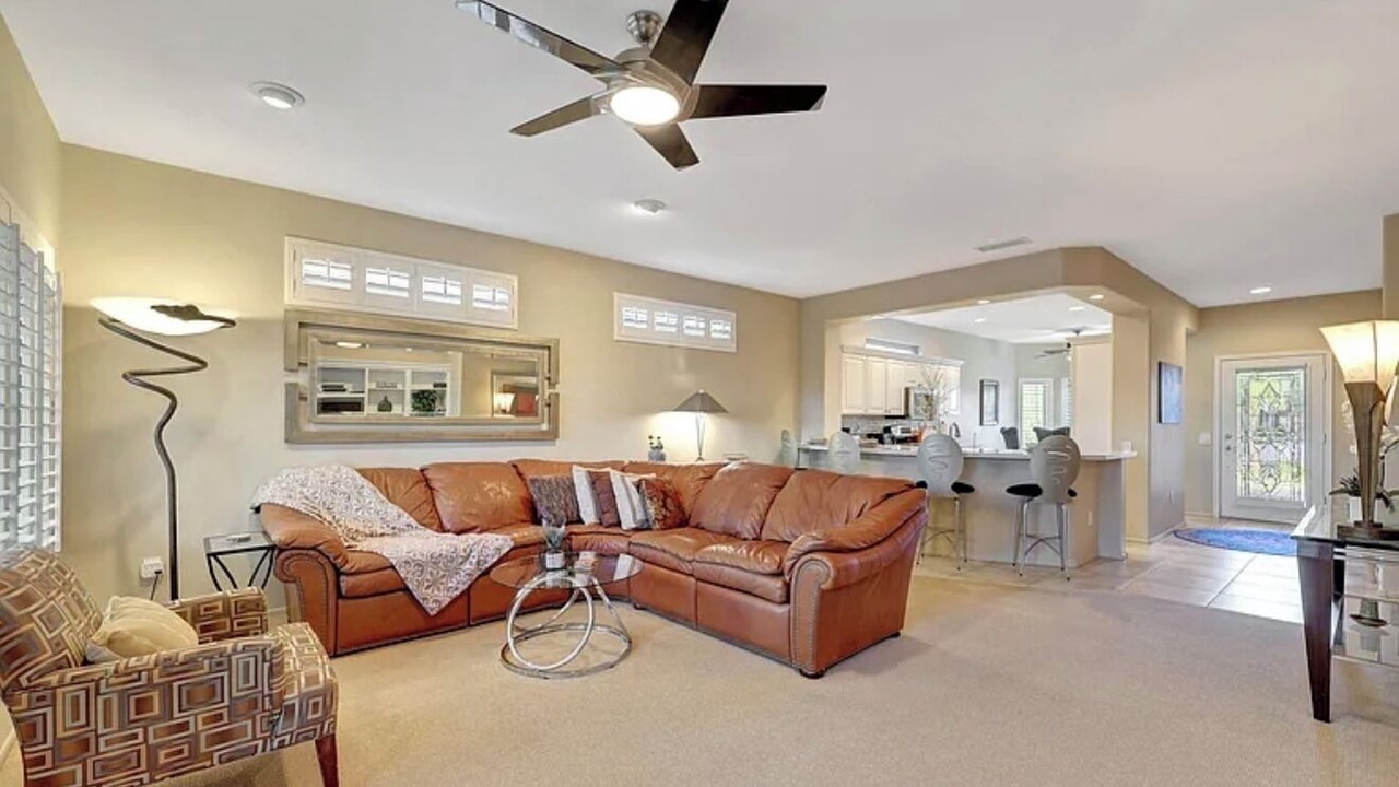 Photo of Livingroom in Surprise