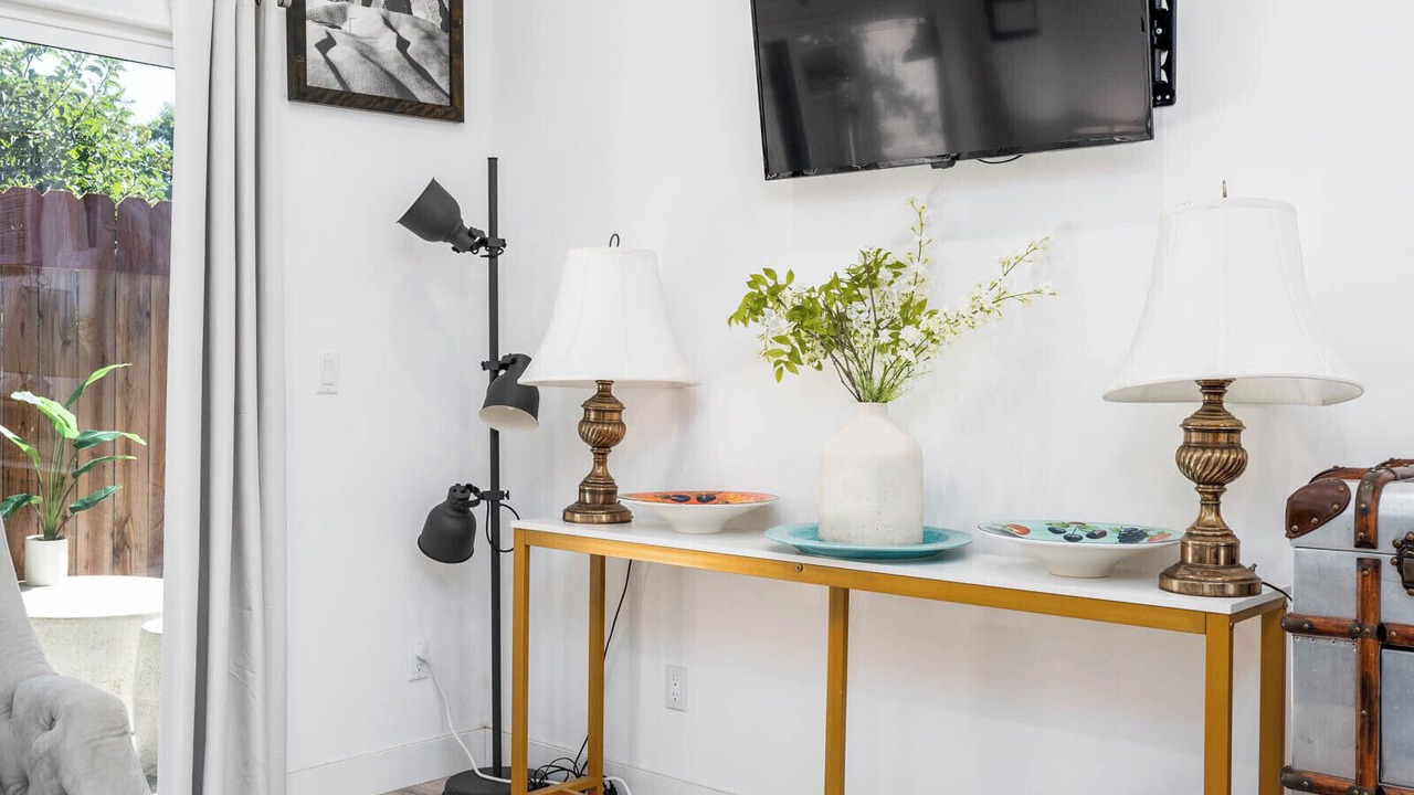 Photo of Livingroom in Van Nuys