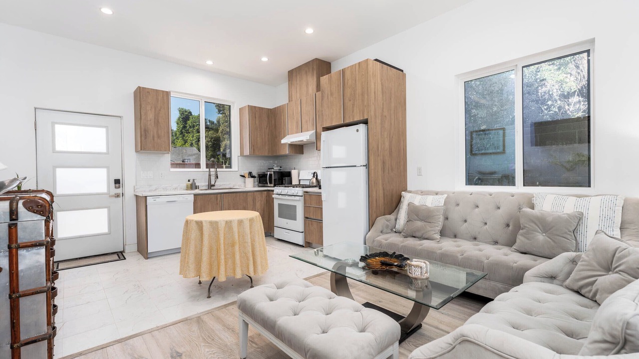 Photo of Livingroom in Van Nuys