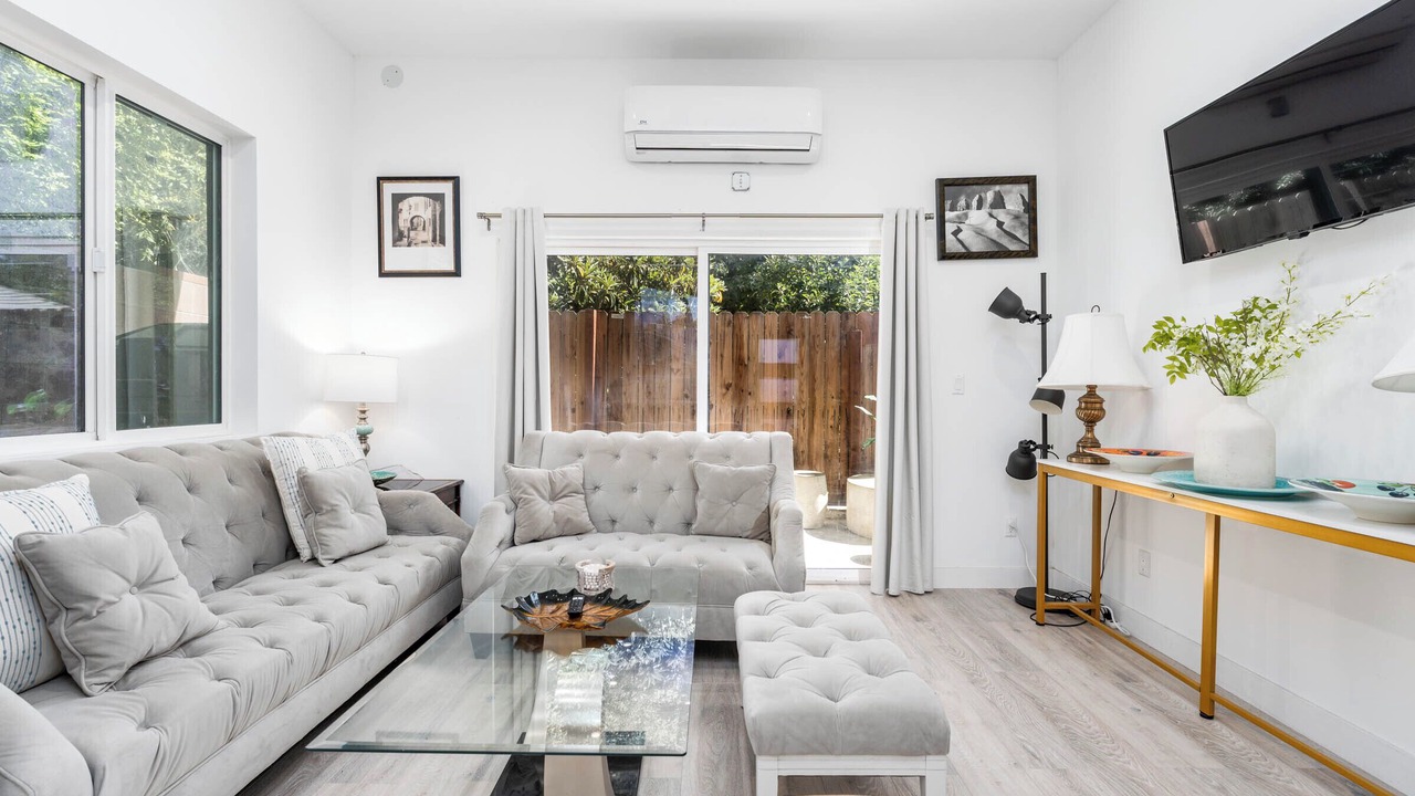 Photo of Livingroom in Van Nuys