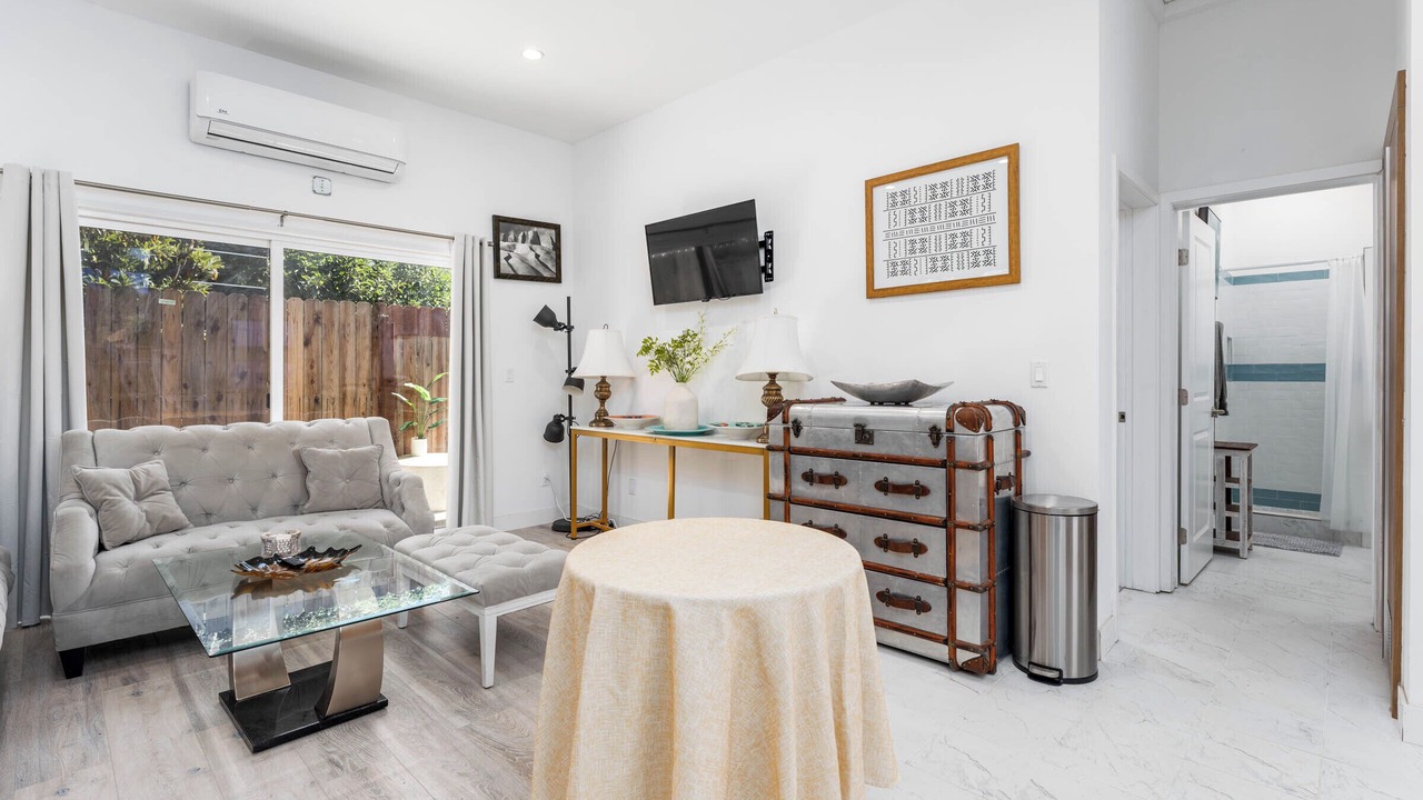 Photo of Livingroom in Van Nuys