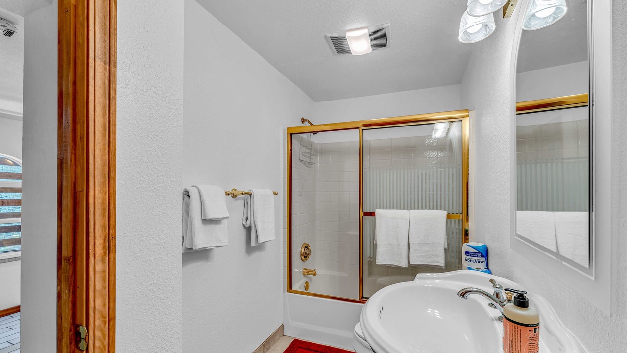 Photo of Bathroom in Serene Lakes