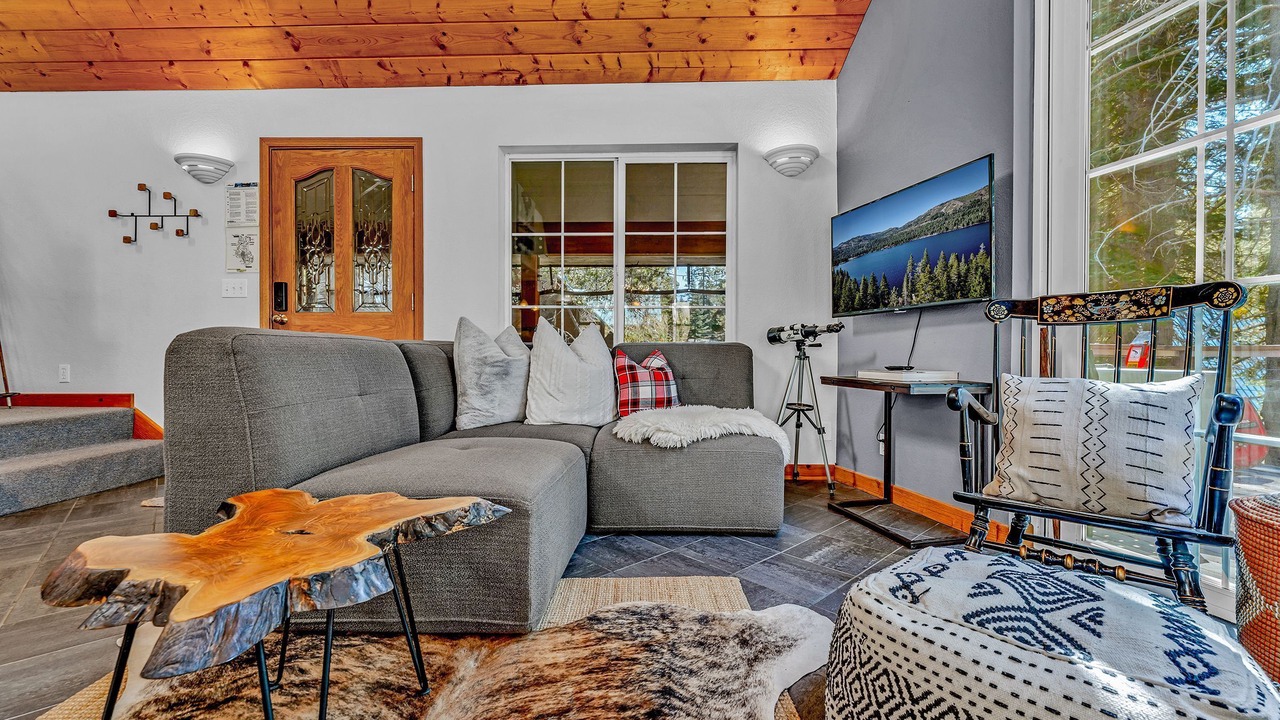 Photo of Livingroom in Serene Lakes