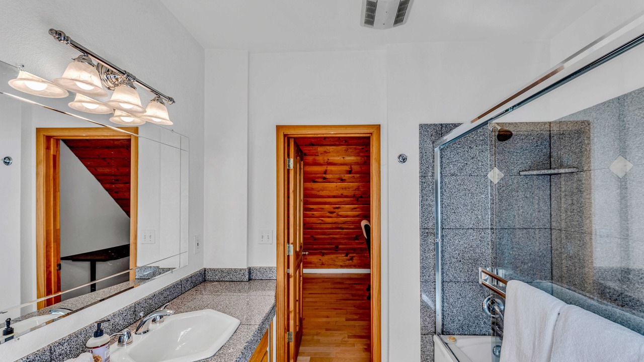 Photo of Bathroom in Serene Lakes