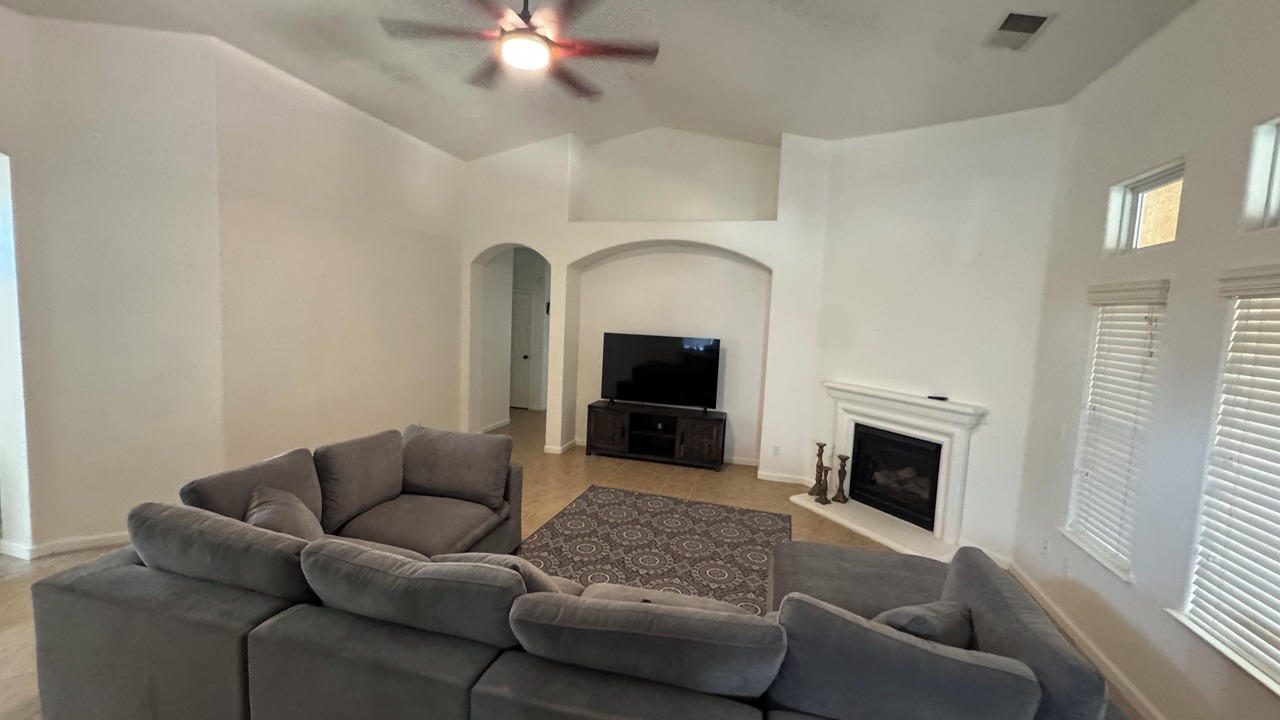 Photo of Livingroom in Sanger