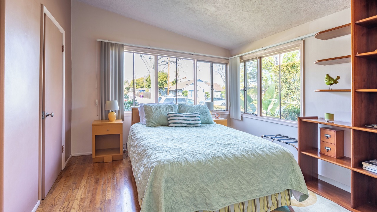 Photo of Bedroom in Bixby Knolls