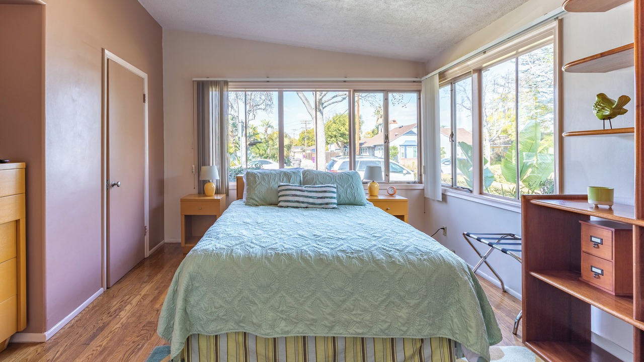 Photo of Bedroom in Bixby Knolls