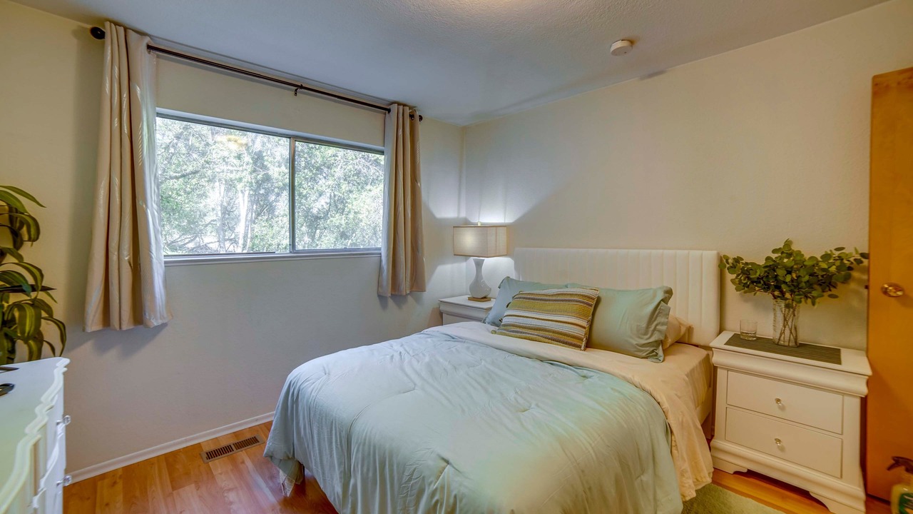 Photo of Bedroom in Kelseyville