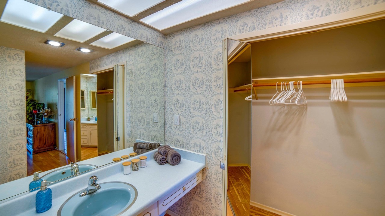 Photo of Bathroom in Kelseyville