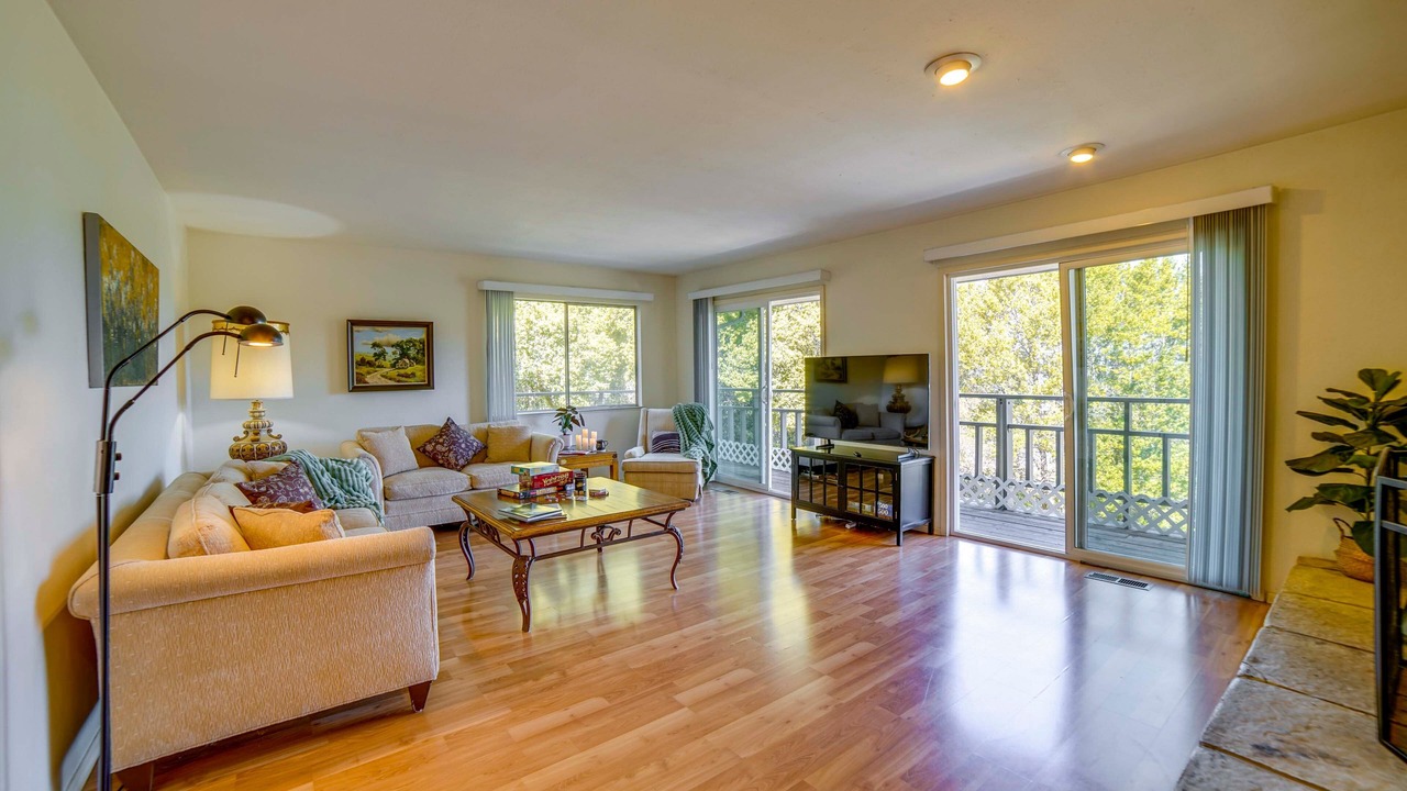 Photo of Livingroom in Kelseyville
