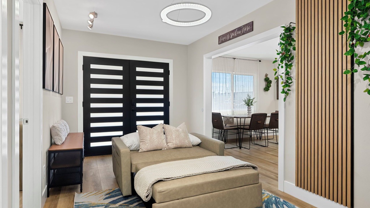 Photo of Livingroom in Midway City