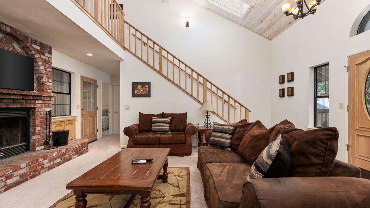 Photo of Livingroom in Shaver Lake