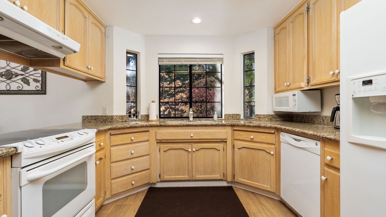Photo of Kitchen in Shaver Lake