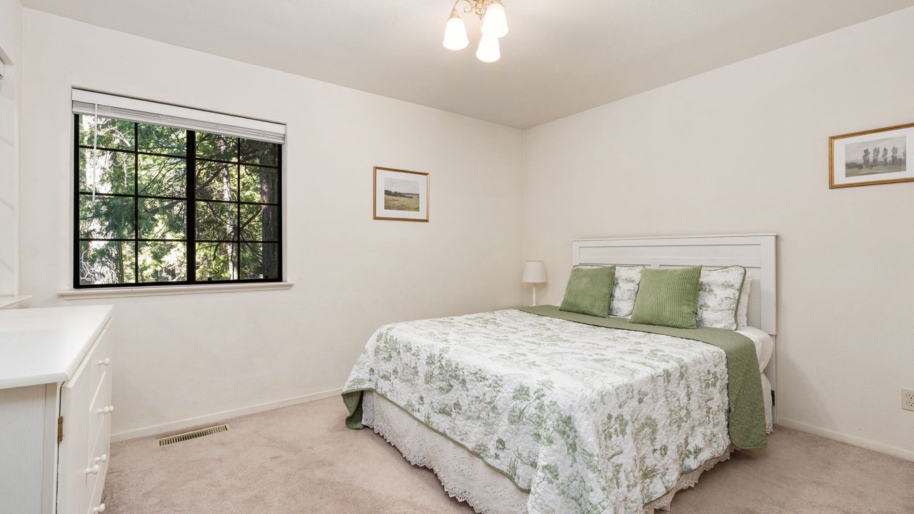 Photo of Bedroom in Shaver Lake