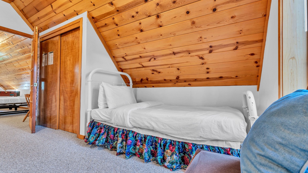 Photo of Bedroom in Serene Lakes