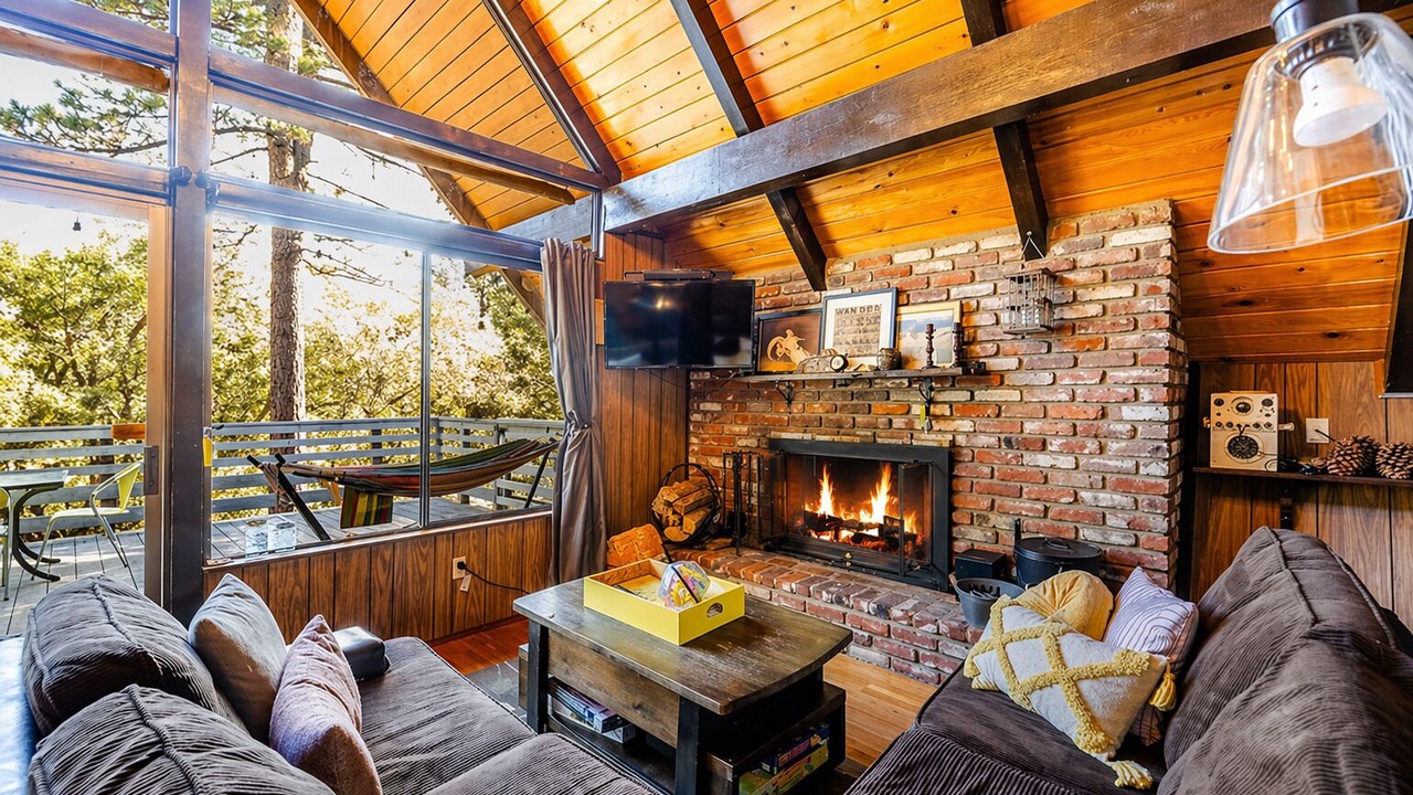 Photo of Livingroom in Pine Mountain Club