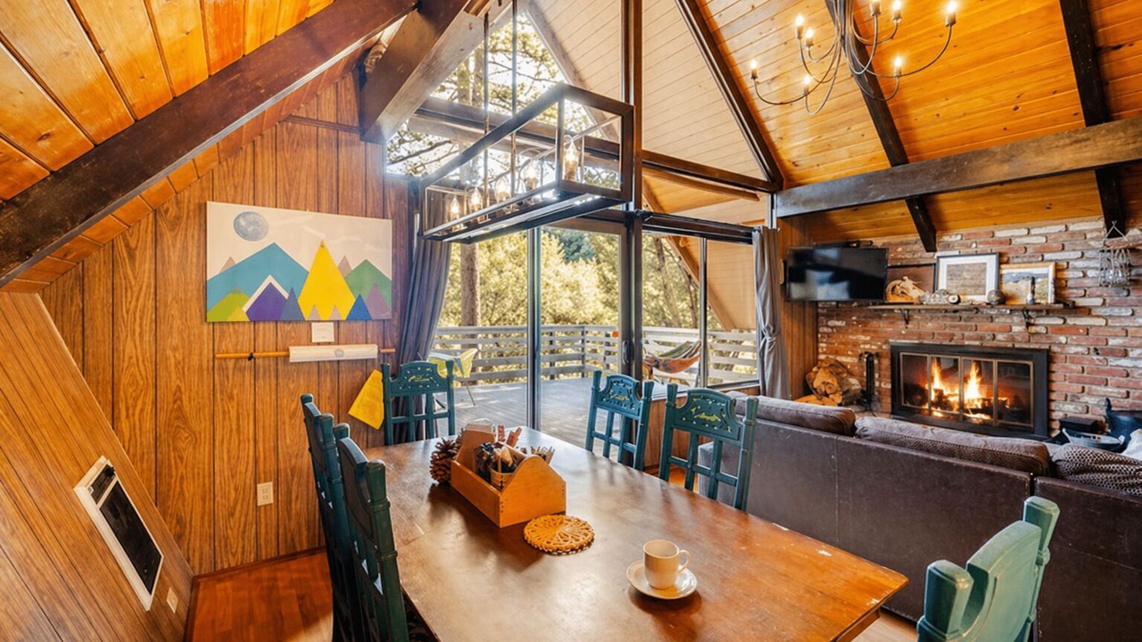Photo of Livingroom in Pine Mountain Club