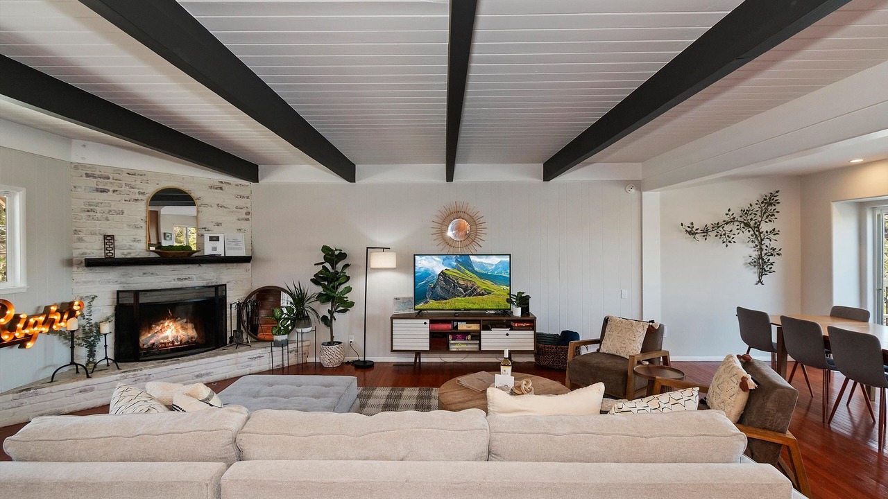 Photo of Livingroom in Cedar Glen
