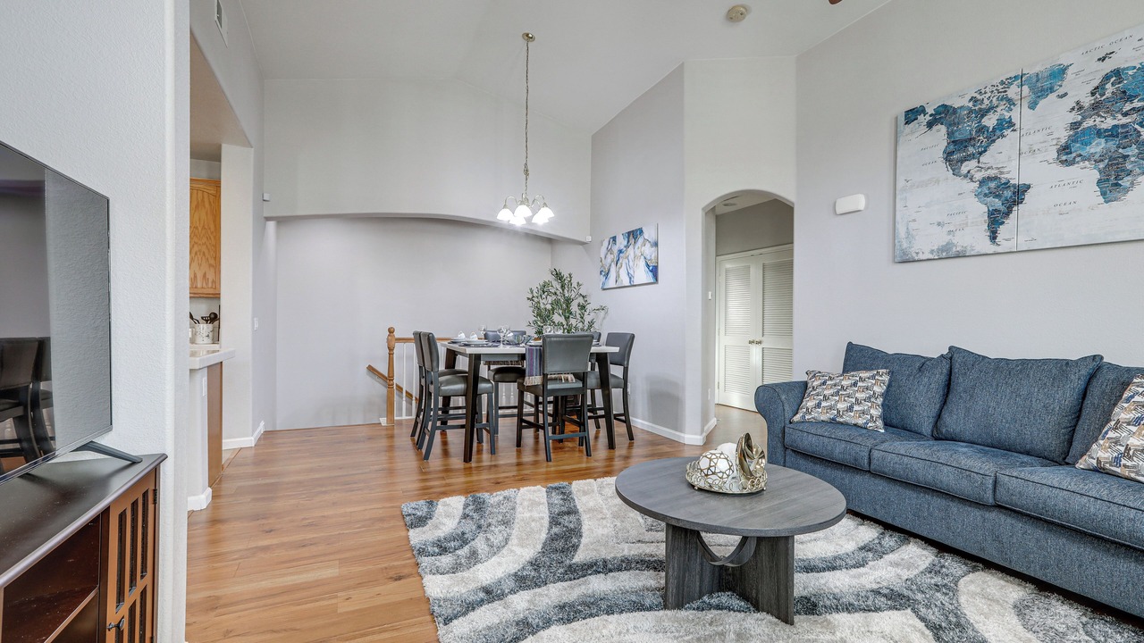Photo of Livingroom in Southwestern Sacramento