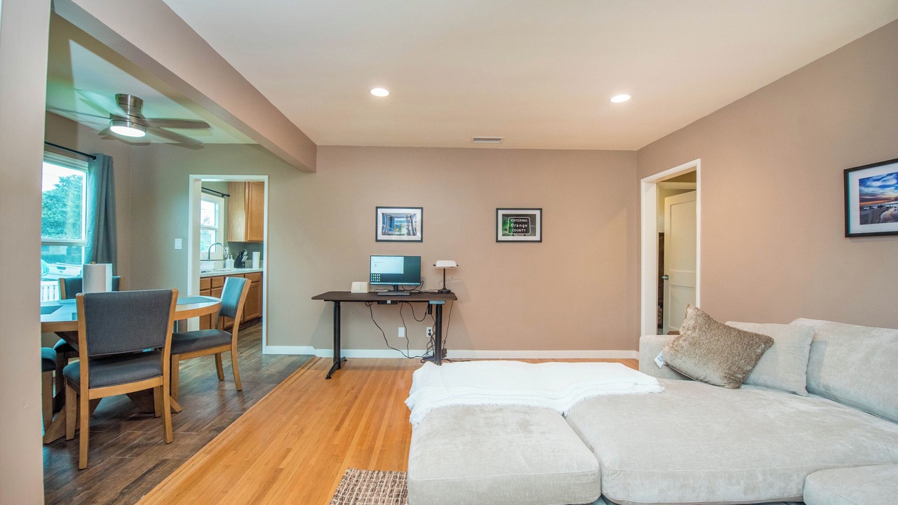 Photo of Livingroom in Orange