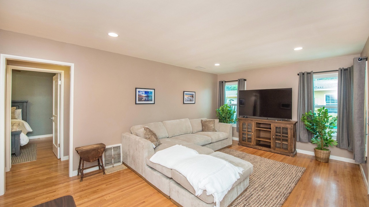 Photo of Livingroom in Orange
