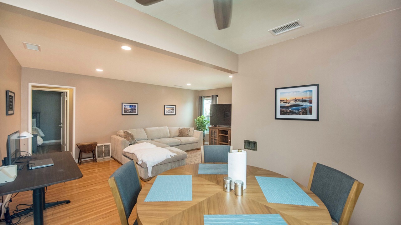 Photo of Livingroom in Orange
