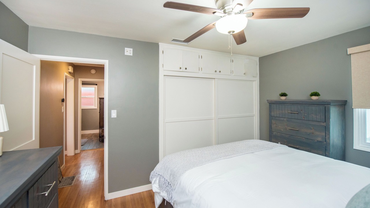 Photo of Bedroom in Orange