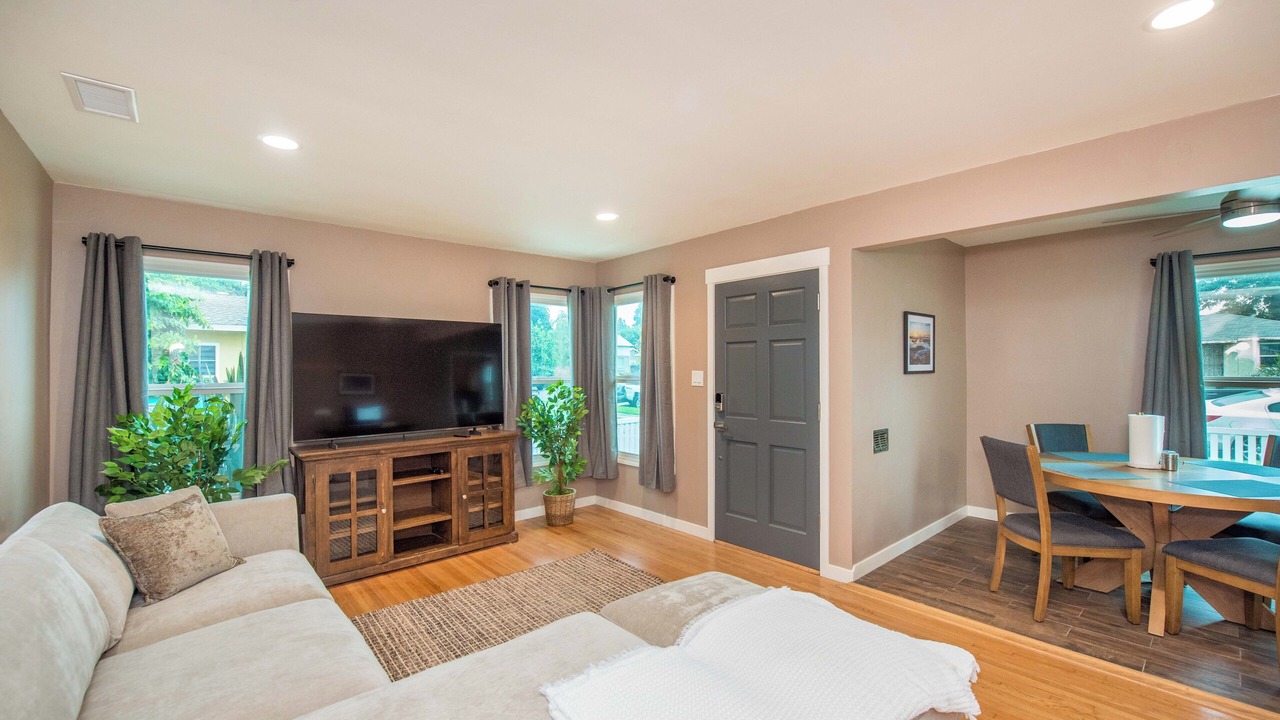 Photo of Livingroom in Orange