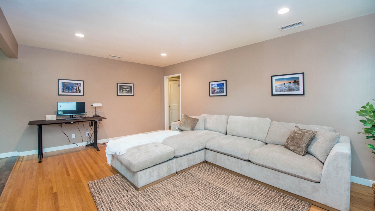 Photo of Livingroom in Orange