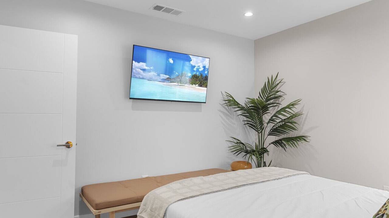 Photo of Bedroom in NoHo Arts District