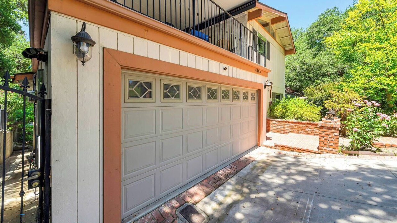 Photo of Outdoor in Woodland Hills
