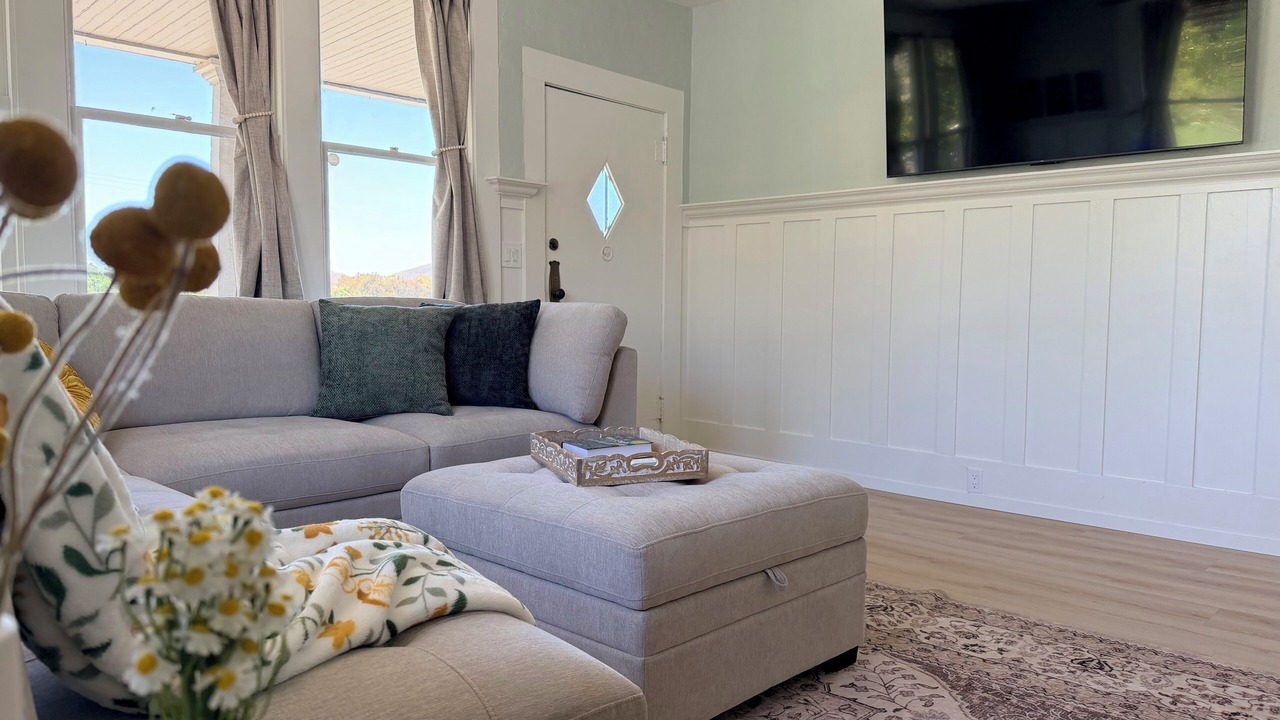 Photo of Livingroom in Downtown