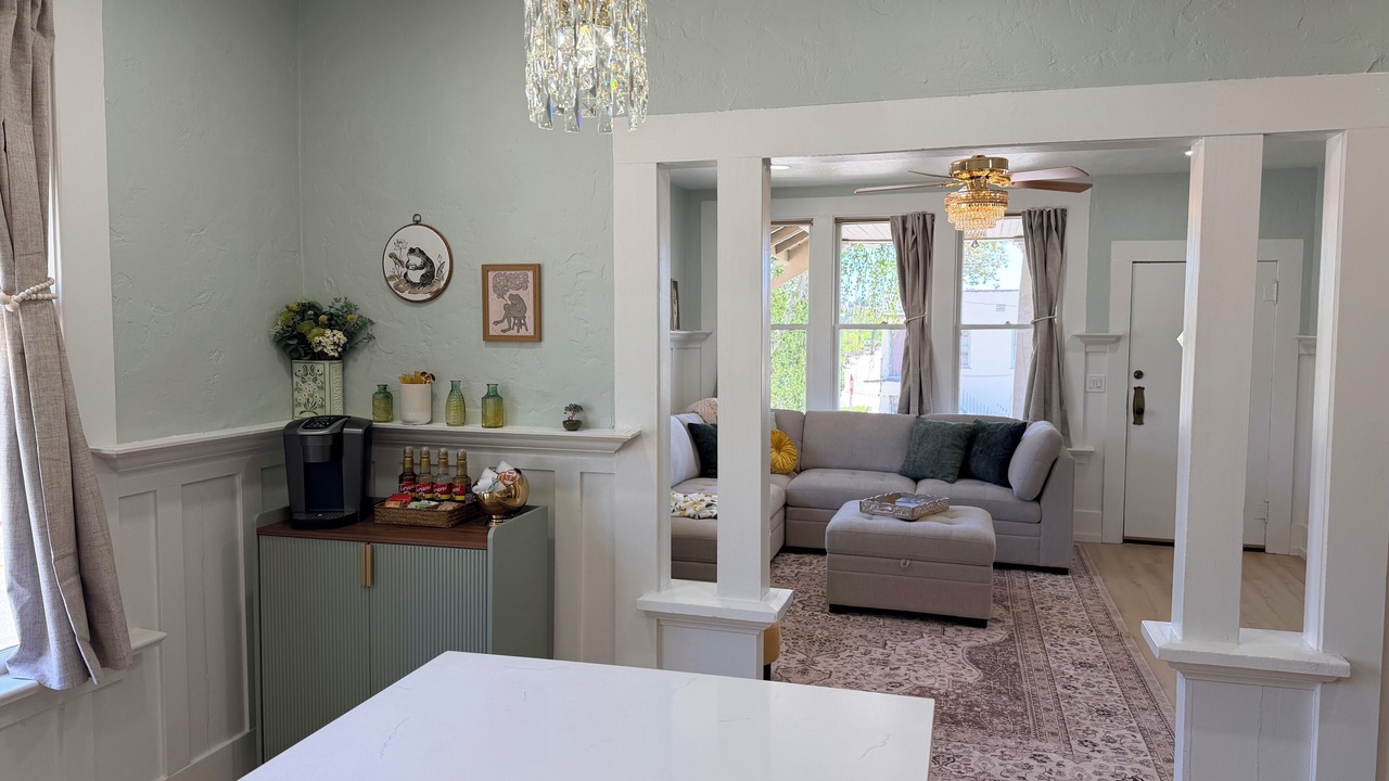 Photo of Livingroom in Downtown