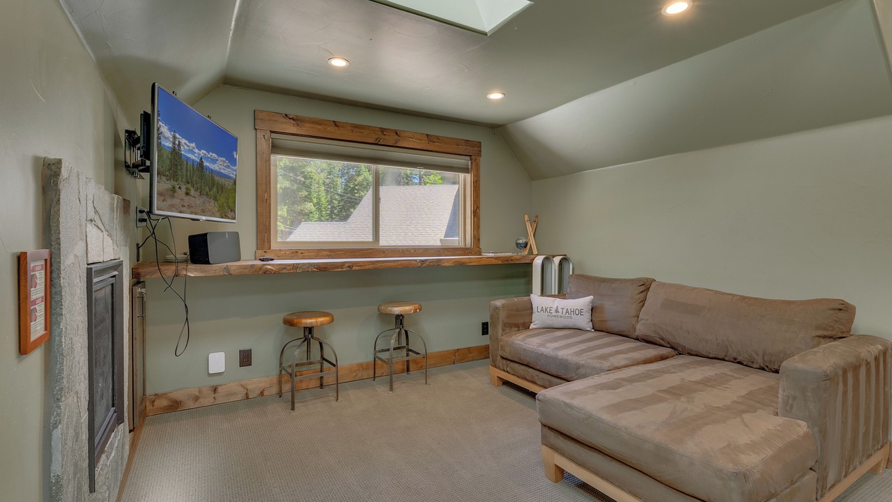 Photo of Livingroom in Tahoe Pines