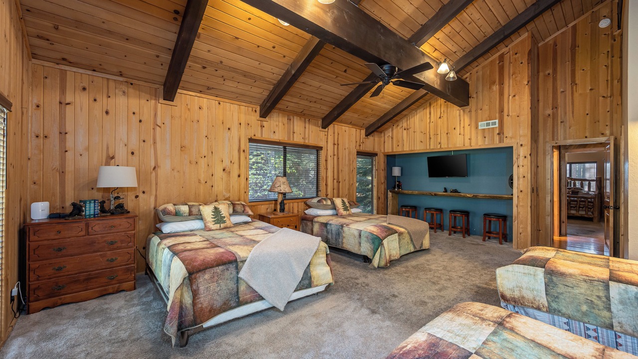 Photo of Bedroom in Summit Estates