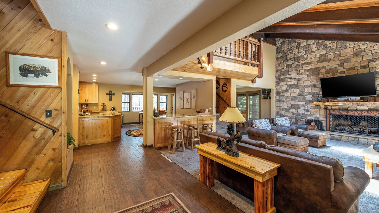 Photo of Livingroom in Summit Estates
