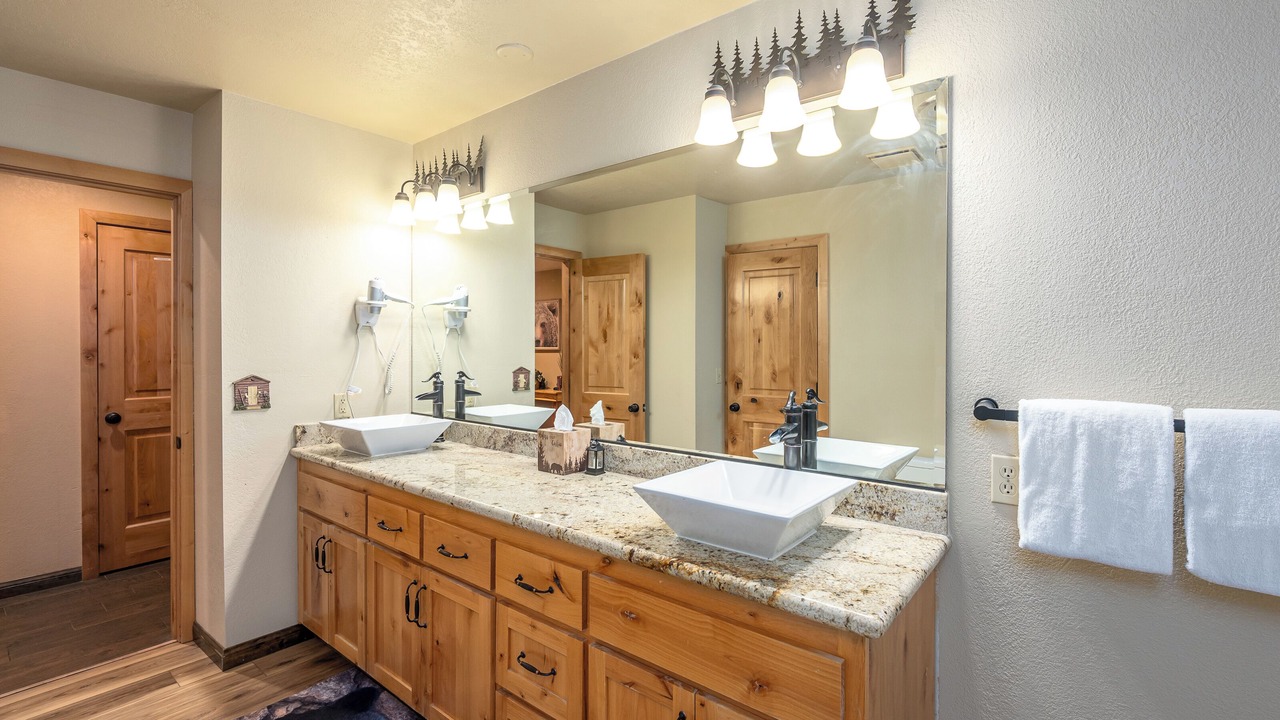 Photo of Bathroom in Summit Estates