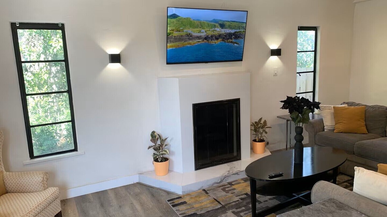 Photo of Livingroom in Westmont