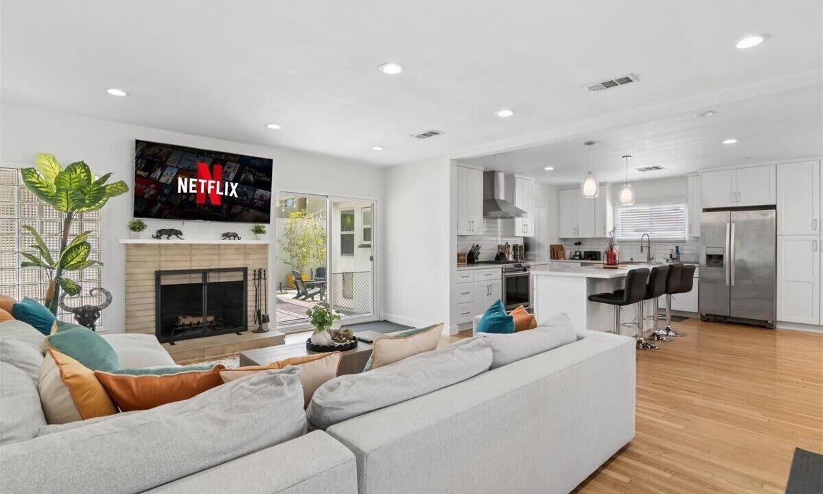 Photo of Livingroom in Valley Glen