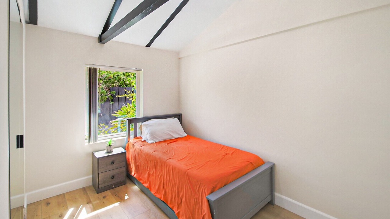 Photo of Bedroom in Sunland-Tujunga