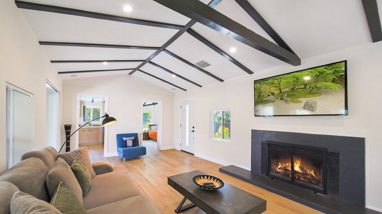 Photo of Livingroom in Sunland-Tujunga