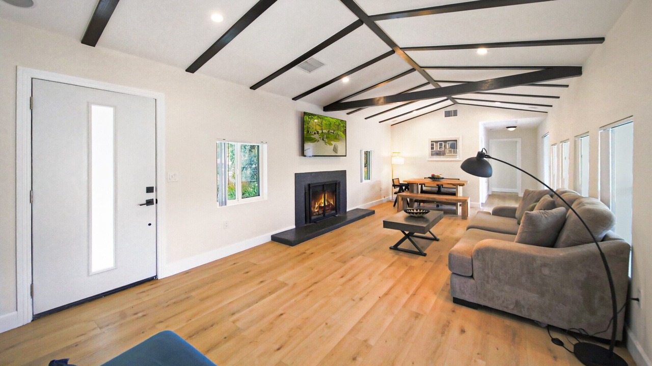 Photo of Livingroom in Sunland-Tujunga