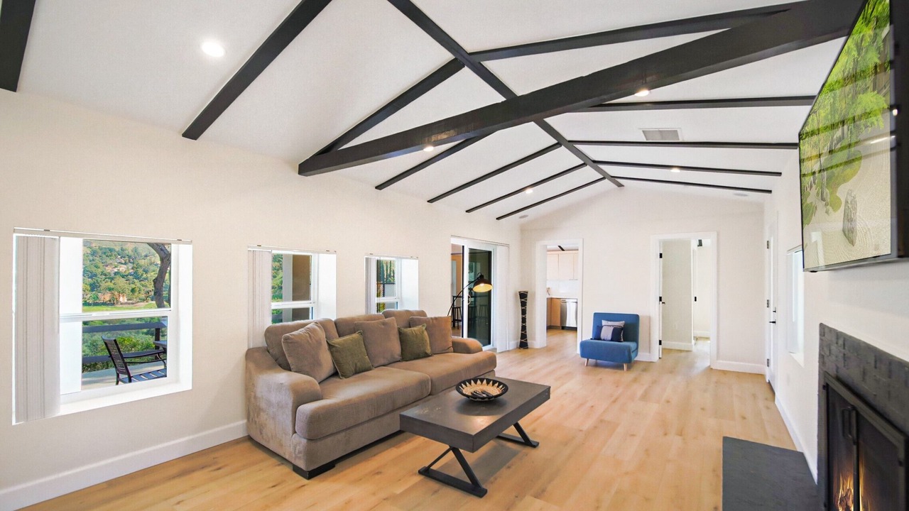 Photo of Livingroom in Sunland-Tujunga