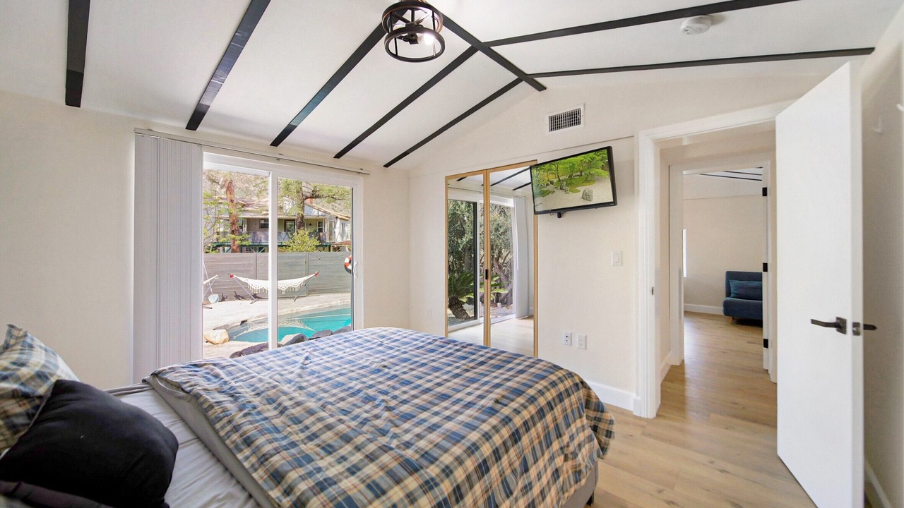 Photo of Bedroom in Sunland-Tujunga